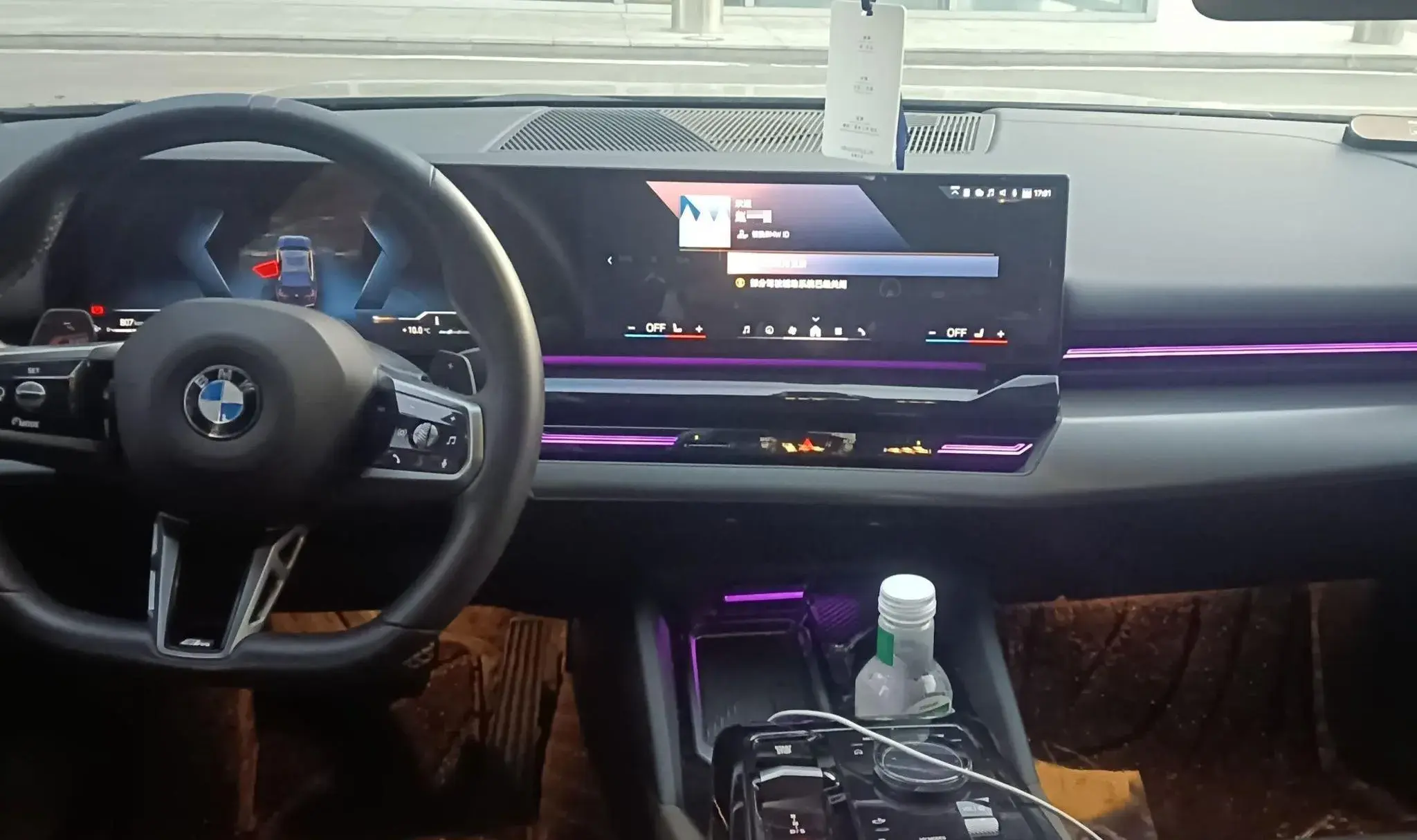 2024 BMW 5 thumbnail 3