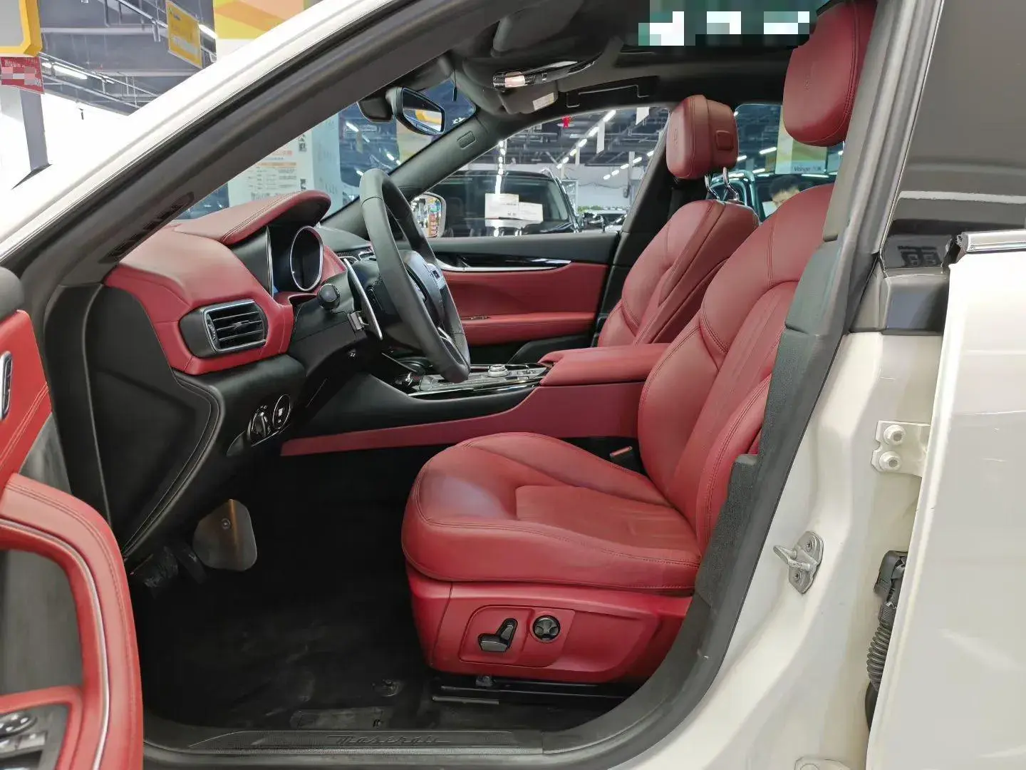 2019 MASERATI LEVANTE thumbnail 2