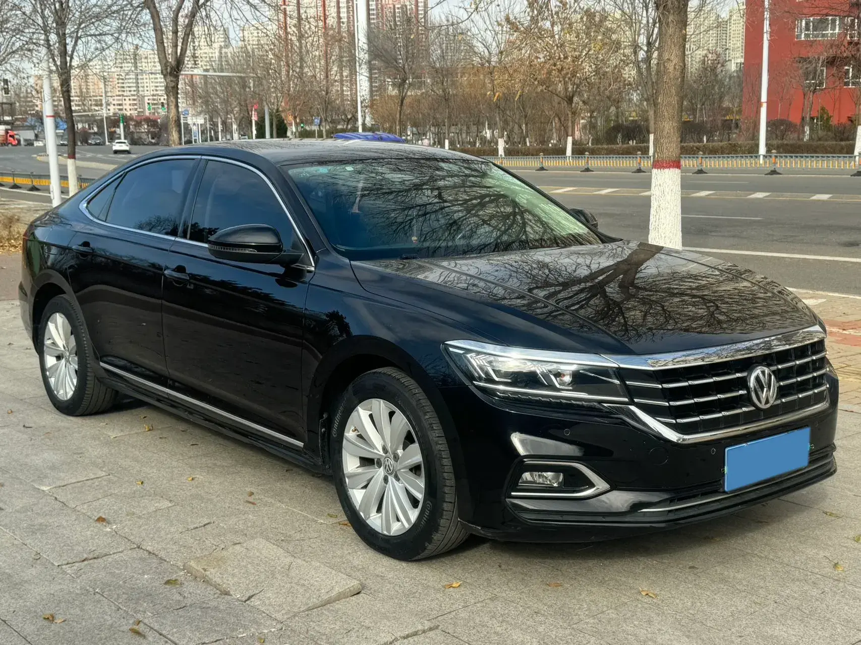 2019 VOLKSWAGEN PASSAT thumbnail 2