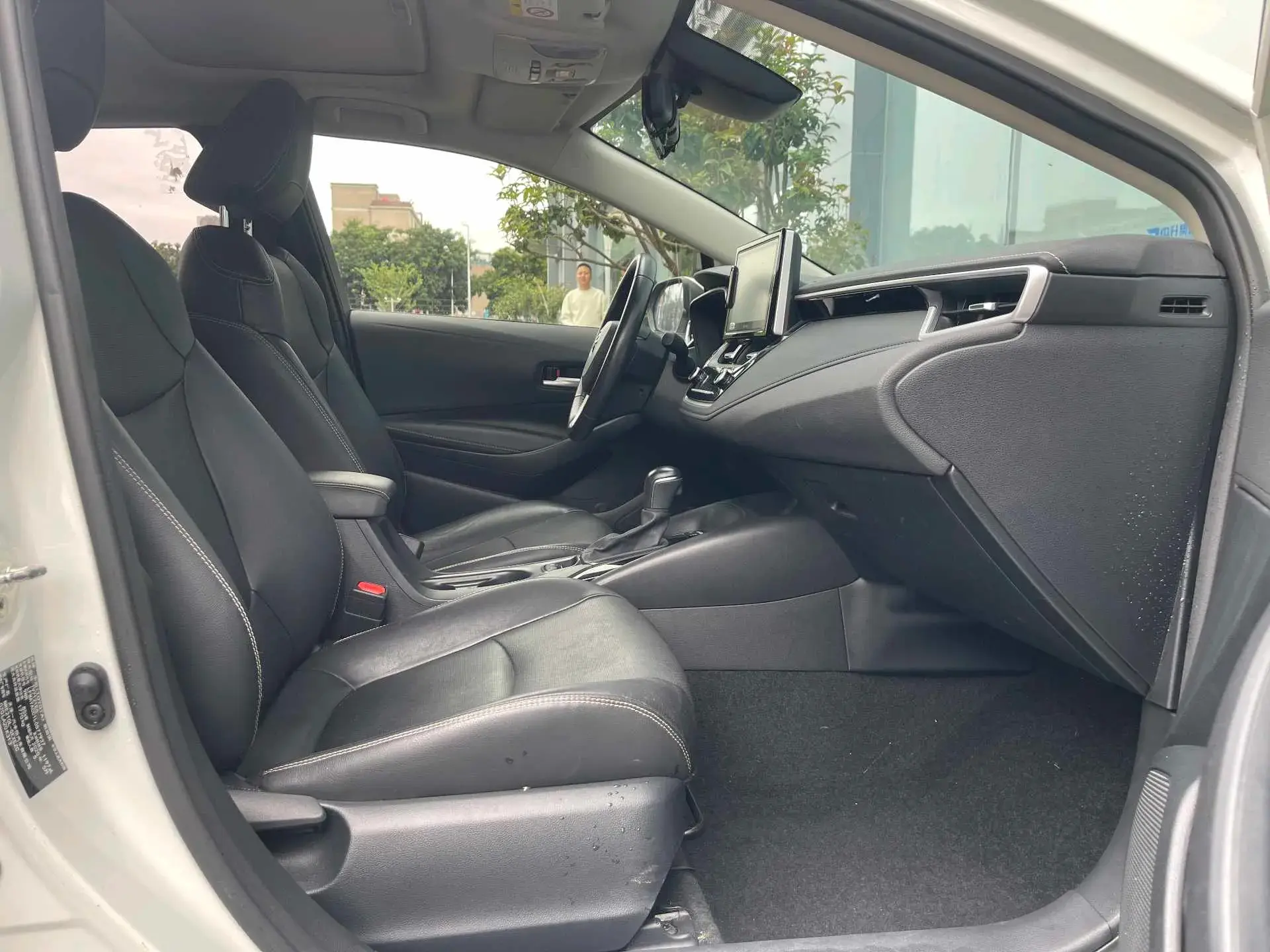 2019 TOYOTA COROLLA thumbnail 4