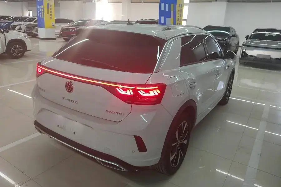 2023 VOLKSWAGEN T-ROC thumbnail 2