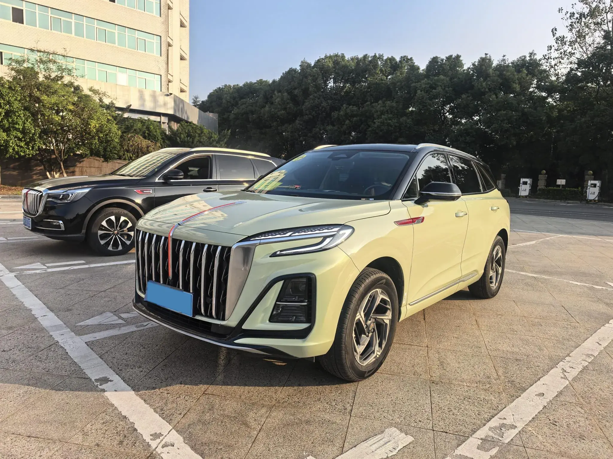 2023 HONGQI HS3 view 1