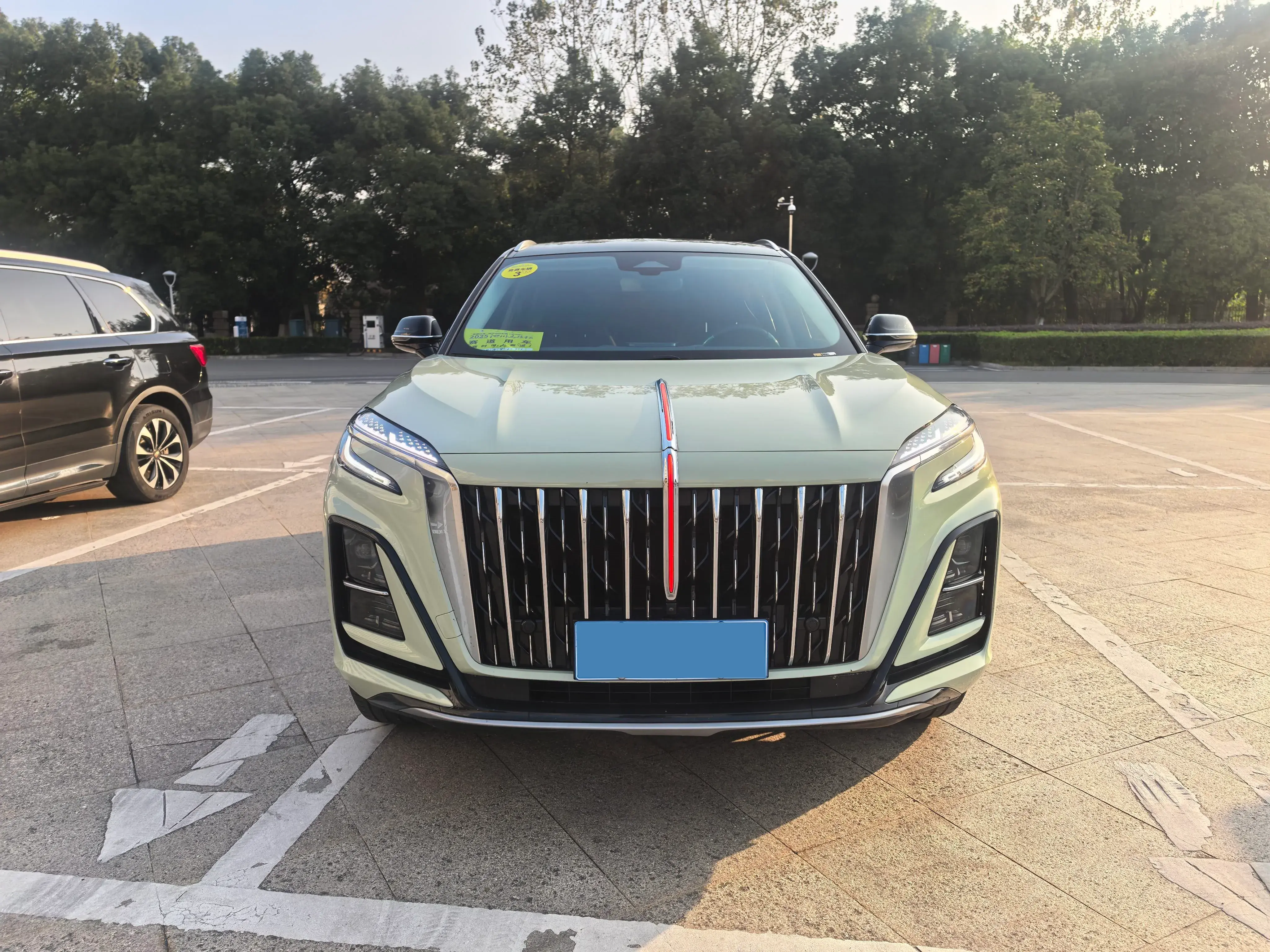 2023 HONGQI HS3 thumbnail 2