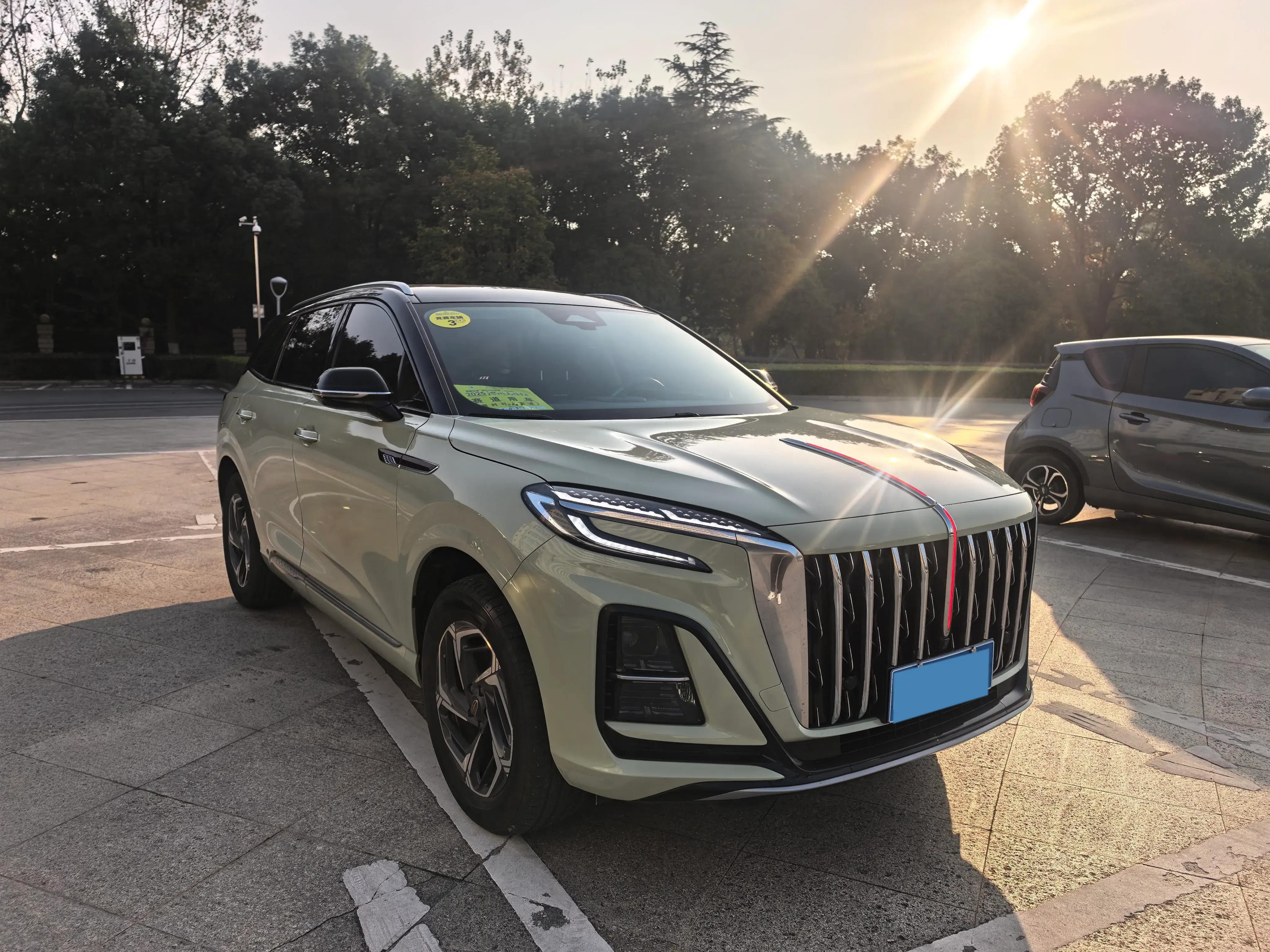 2023 HONGQI HS3 thumbnail 3