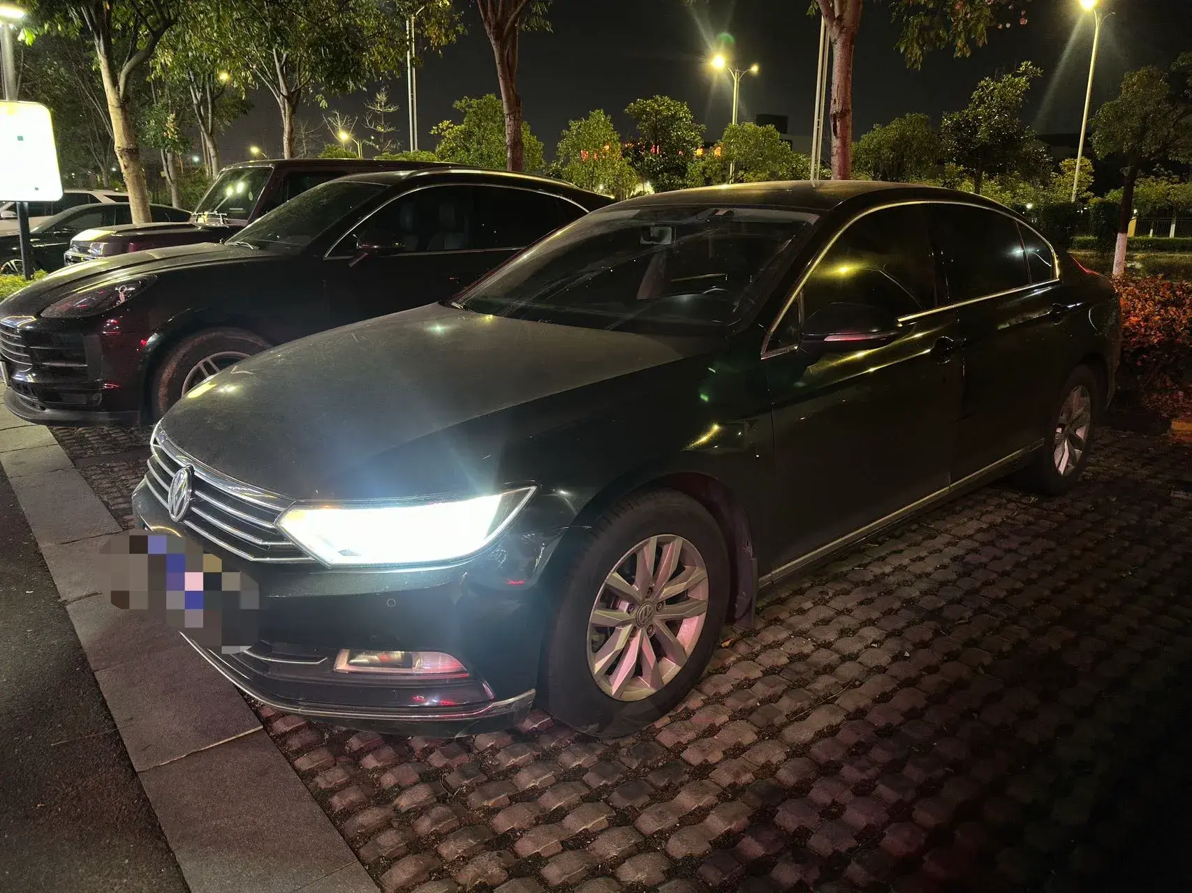 2018 VOLKSWAGEN MAGOTAN view 1