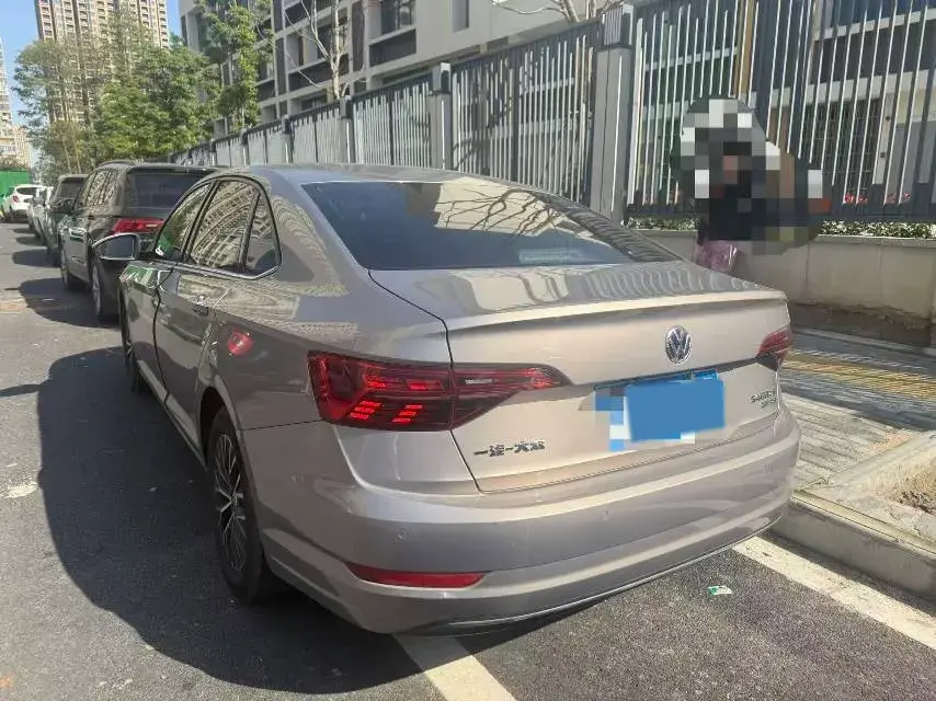 2020 VOLKSWAGEN SAGITAR thumbnail 4