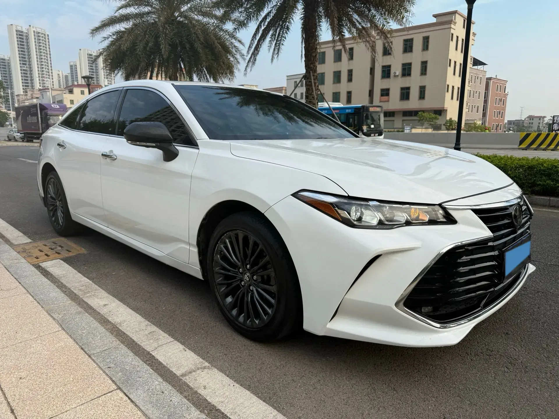 2022 TOYOTA AVALON thumbnail 3