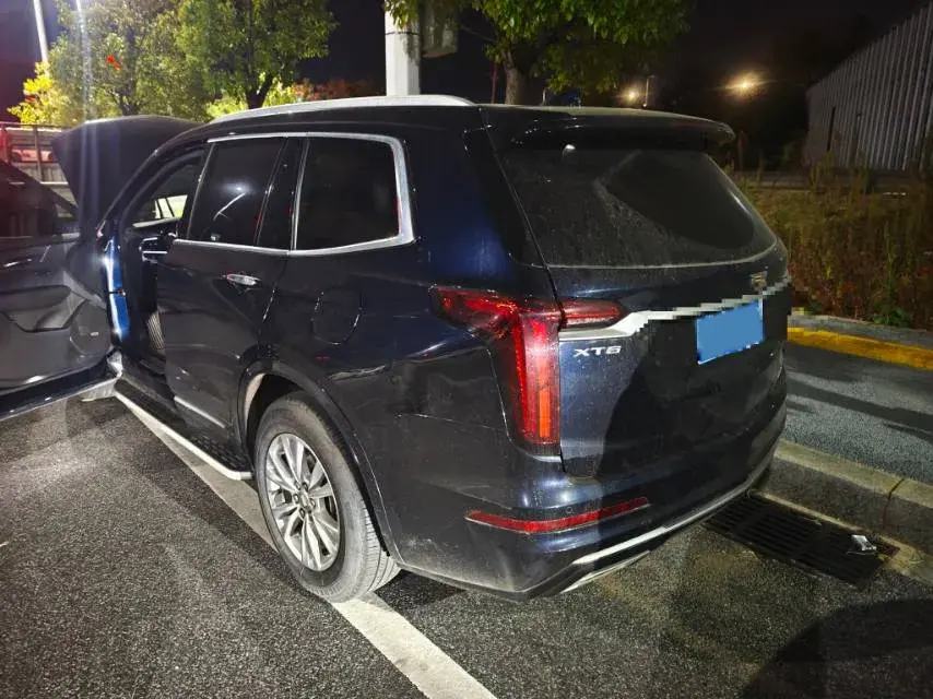 2021 CADILLAC XT6 thumbnail 3