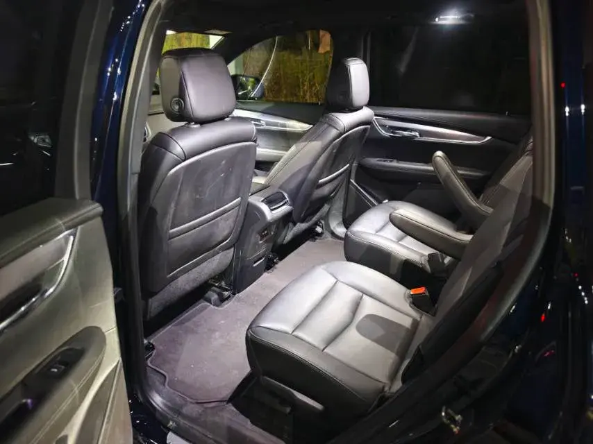 2021 CADILLAC XT6 thumbnail 4