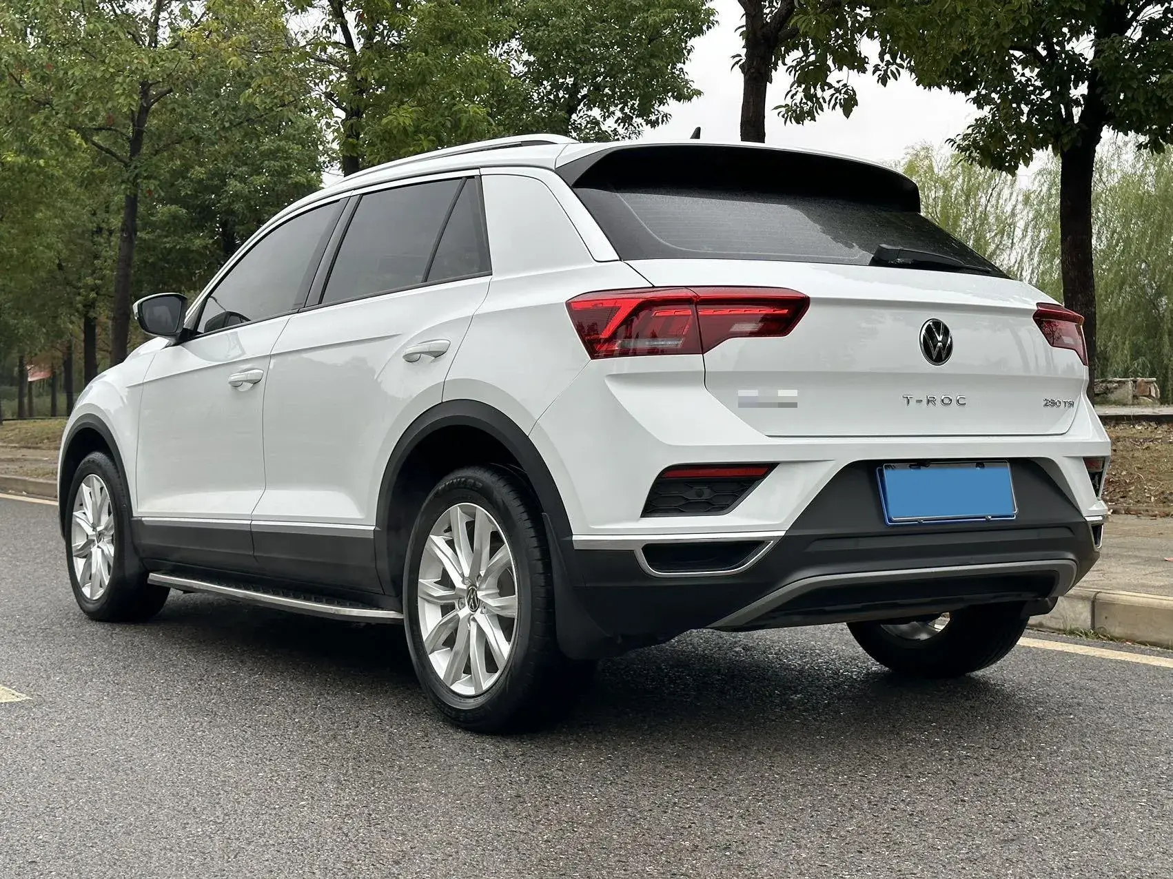 2021 VOLKSWAGEN T-ROC thumbnail 4