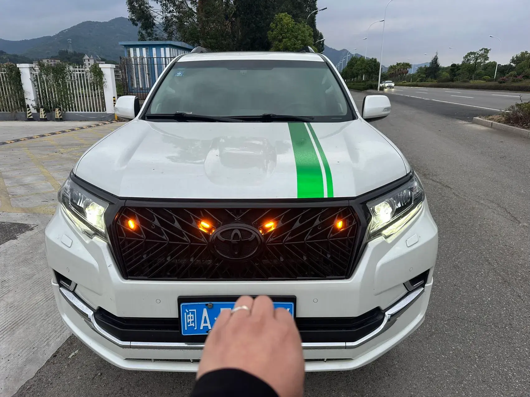 2019 TOYOTA LAND thumbnail 2