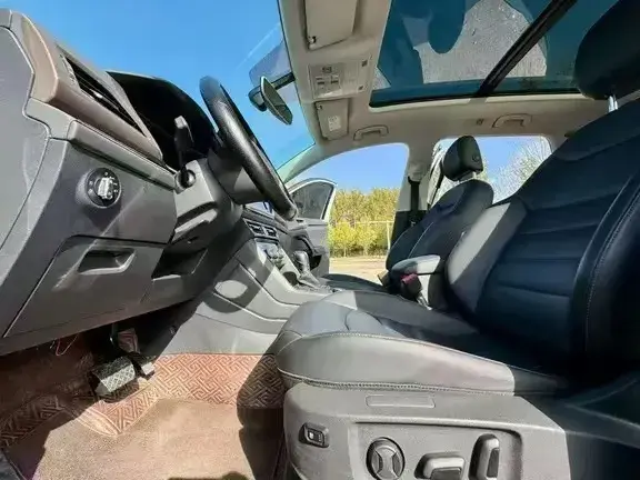 2019 VOLKSWAGEN THARU thumbnail 4