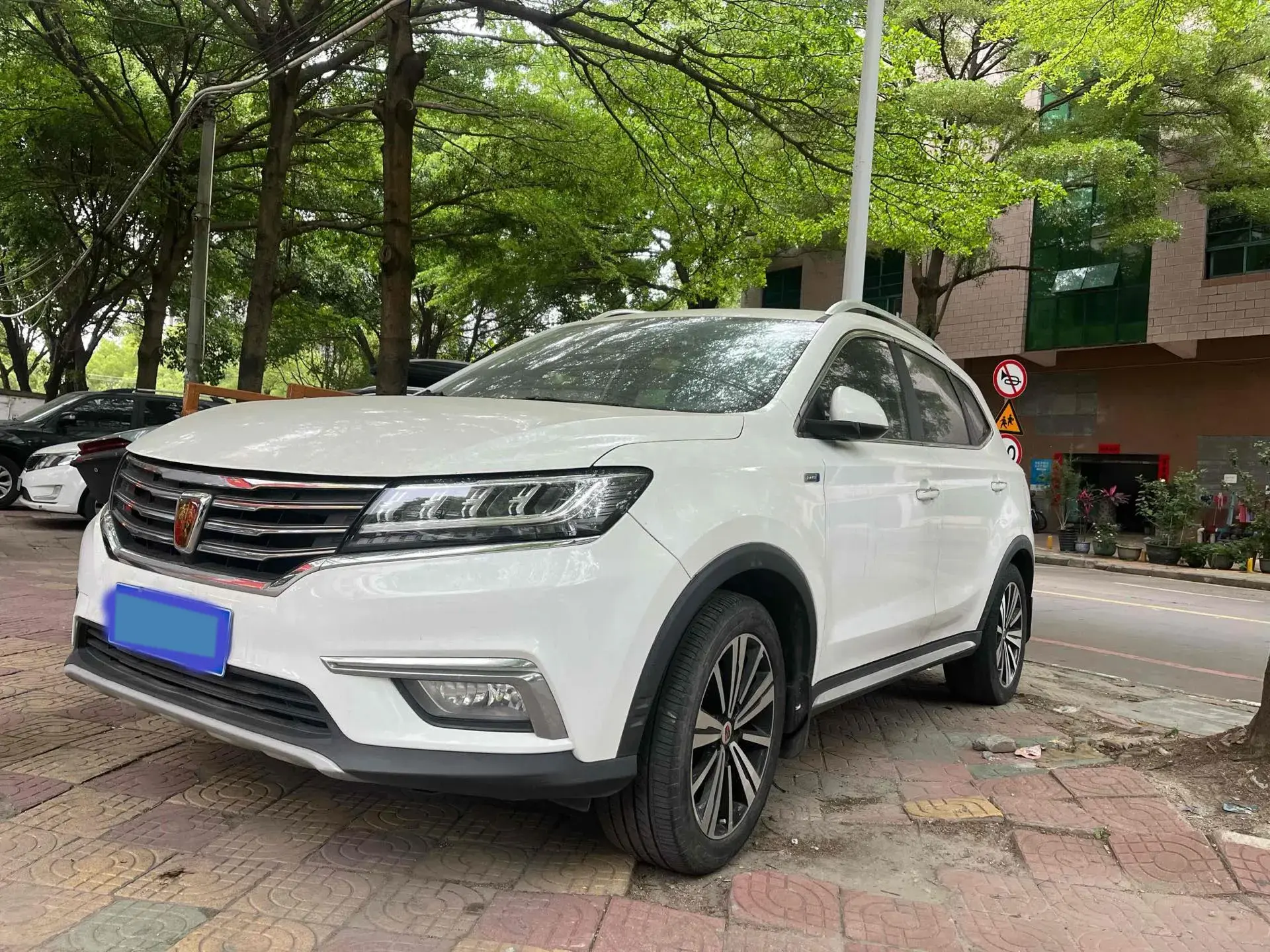 2017 ROEWE RX5 view 1