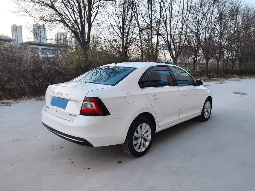 2019 SKODA RAPID thumbnail 4