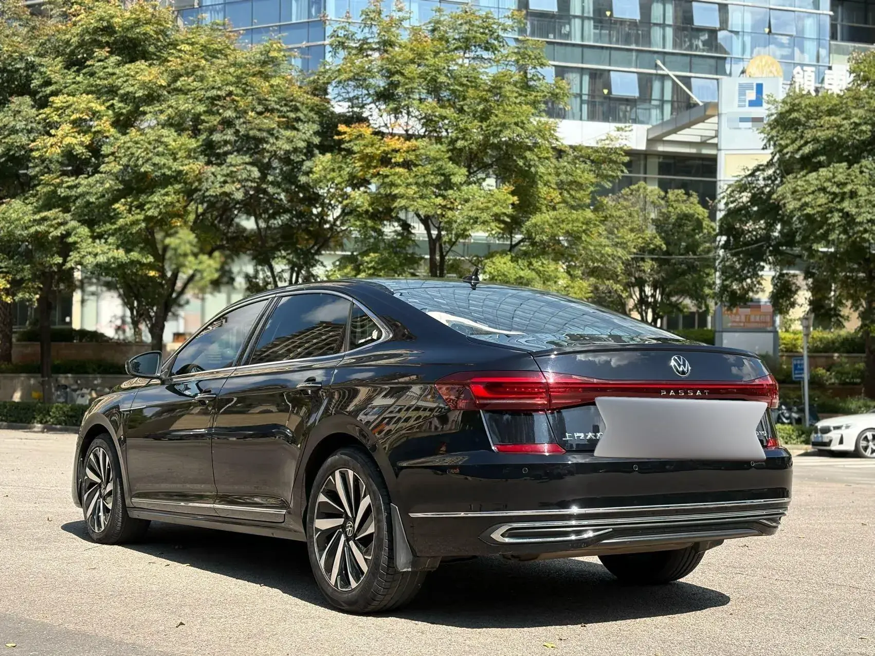 2022 VOLKSWAGEN PASSAT thumbnail 3