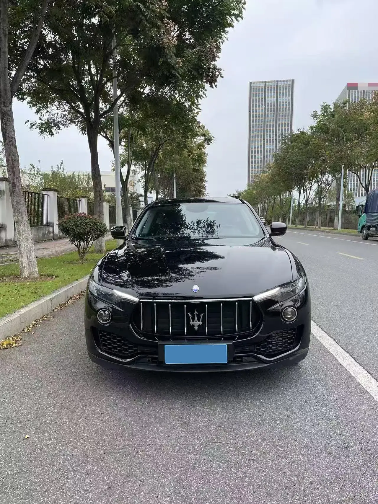 2016 MASERATI LEVANTE thumbnail 2