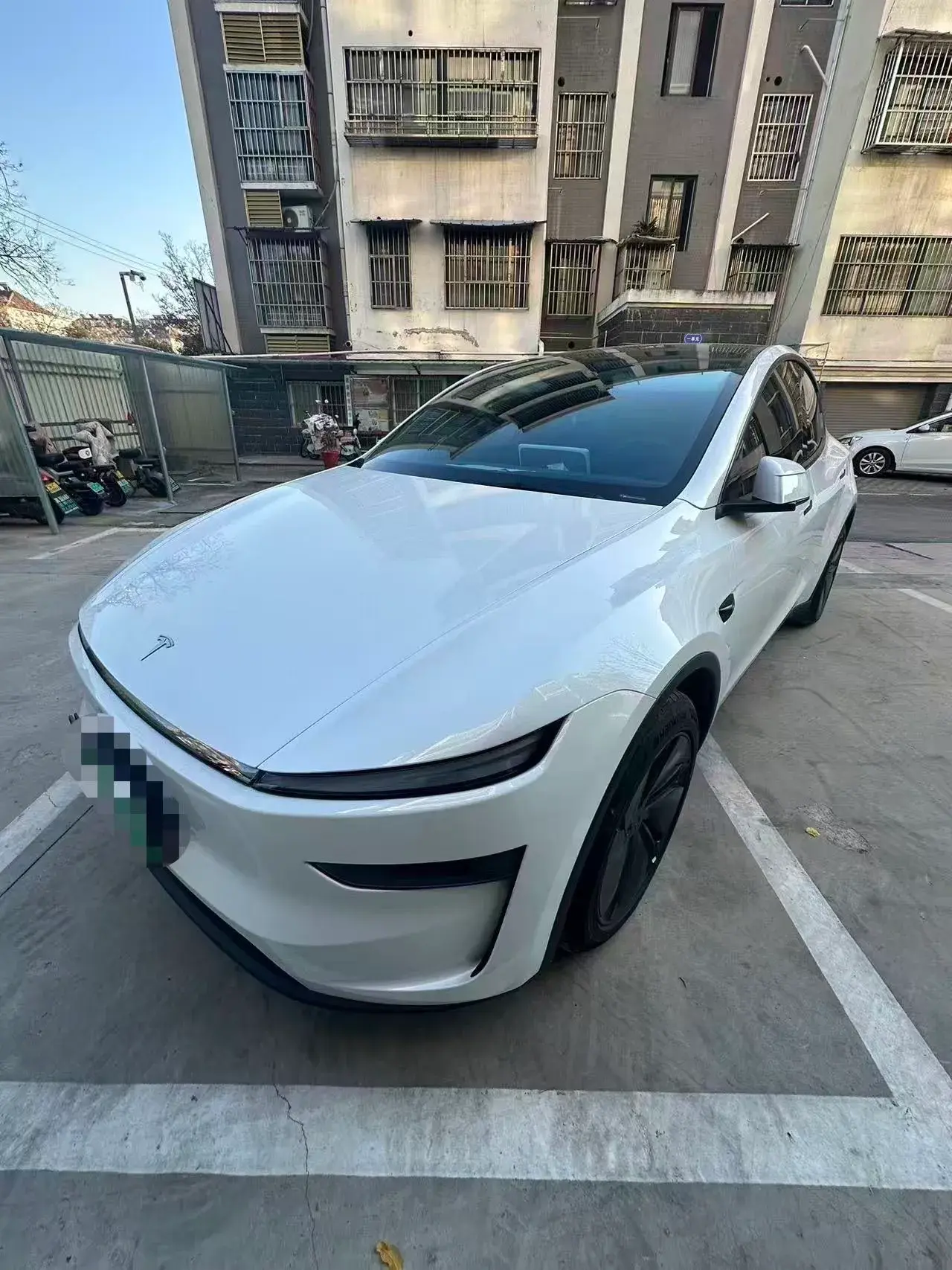 2025 TESLA MODEL view 1