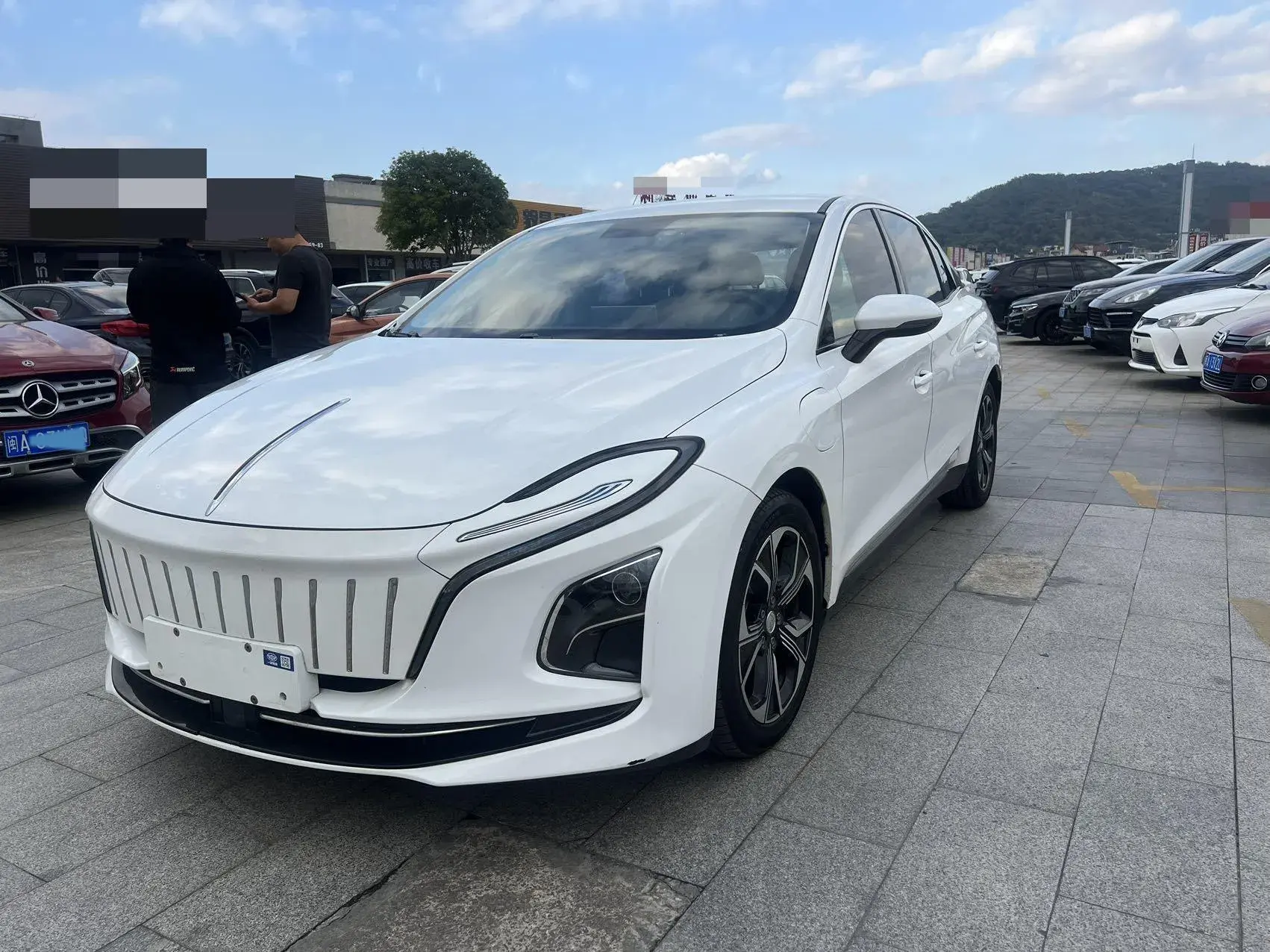 2022 HONGQI E-QM5 view 1