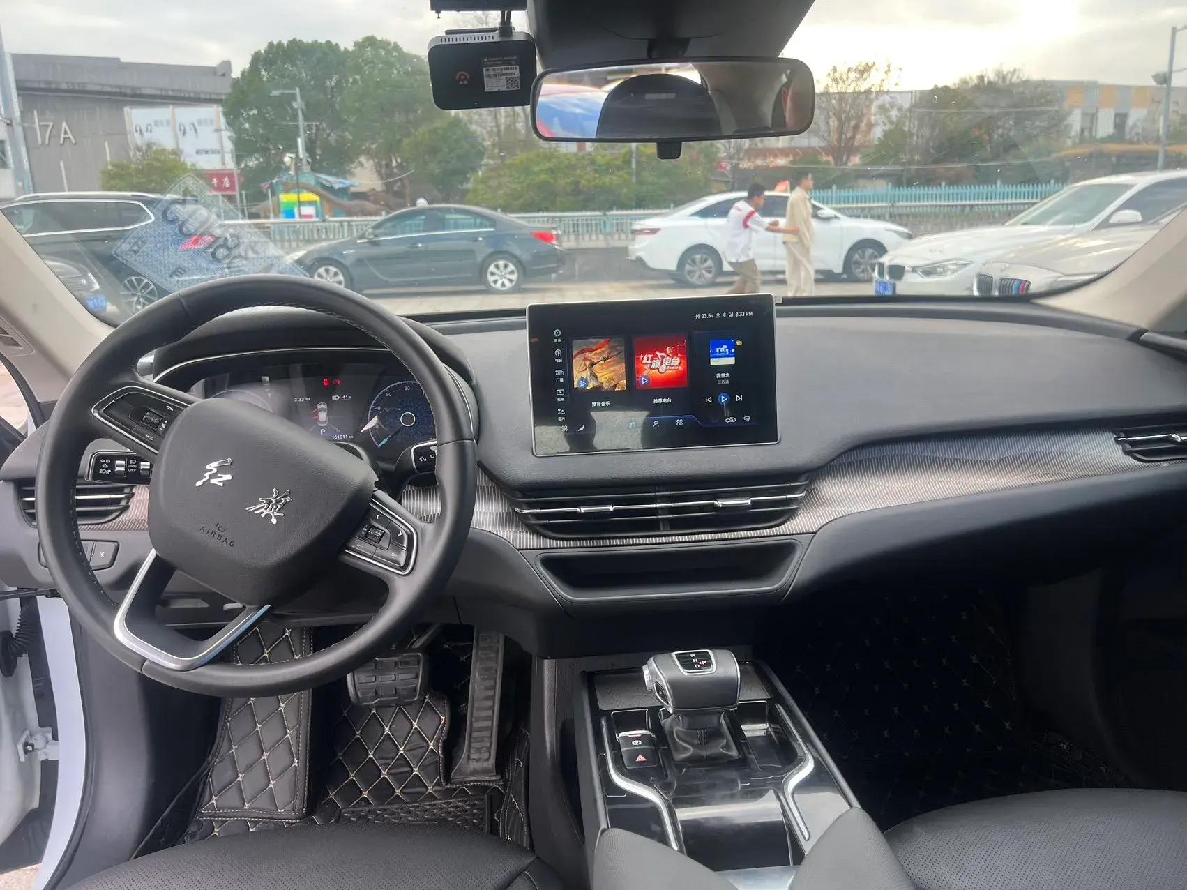 2022 HONGQI E-QM5 thumbnail 4