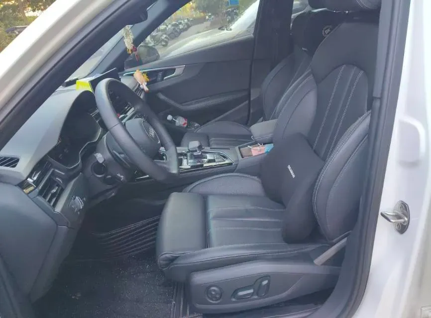 2023 Audi A4L 2.0T 190HP L4 7DCT,autocango,china used car exporter,china ev exporter,chinese used car exporter,chinese used ev exporter