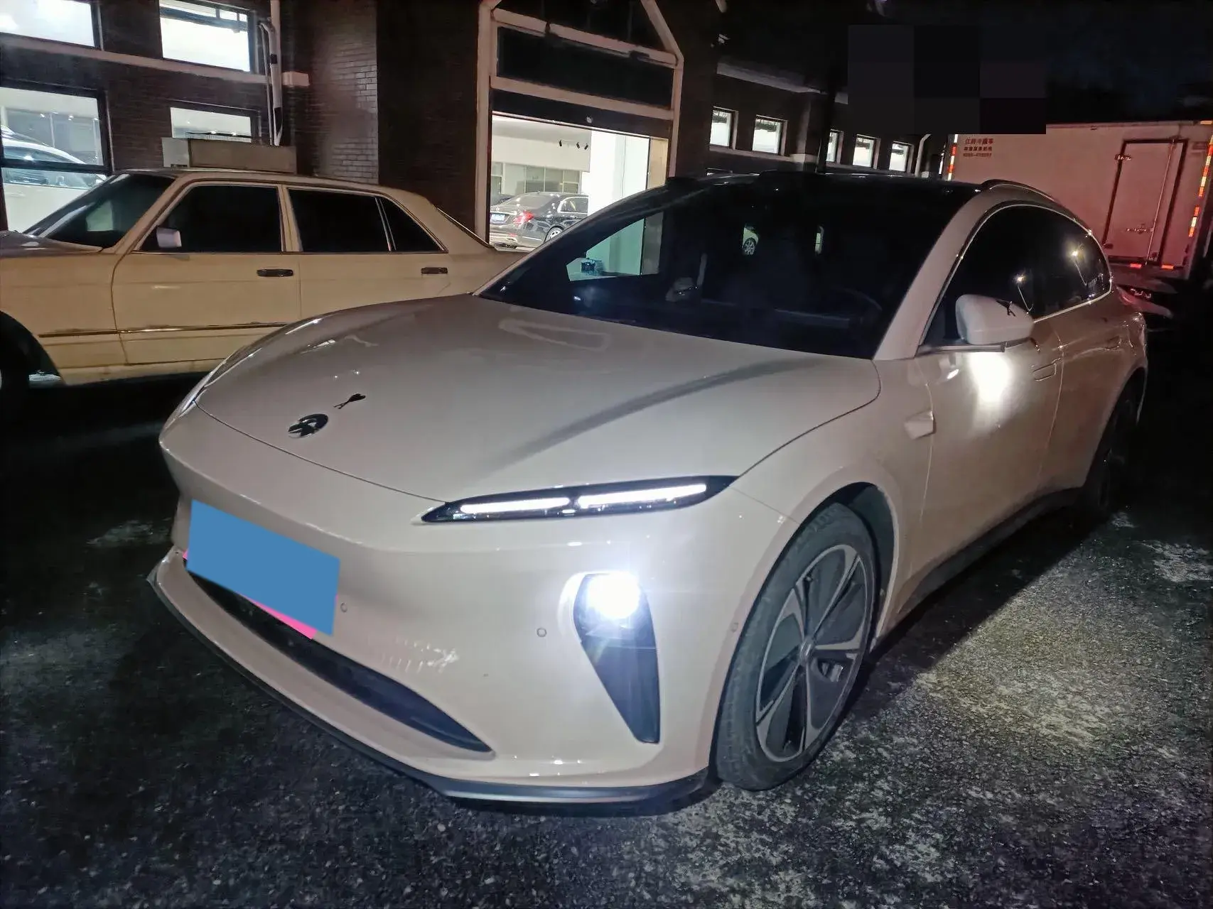 2024 NIO ET5T view 1