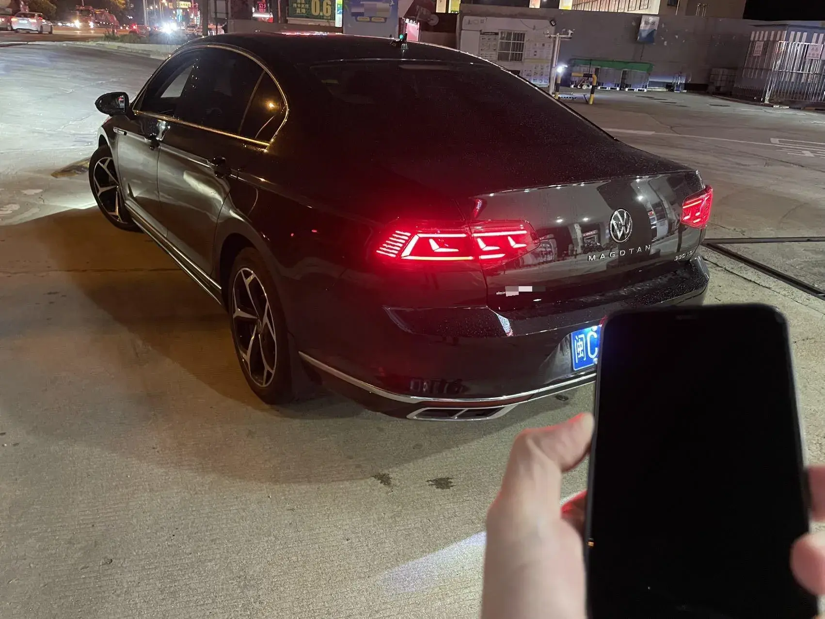 2023 VOLKSWAGEN MAGOTAN thumbnail 3