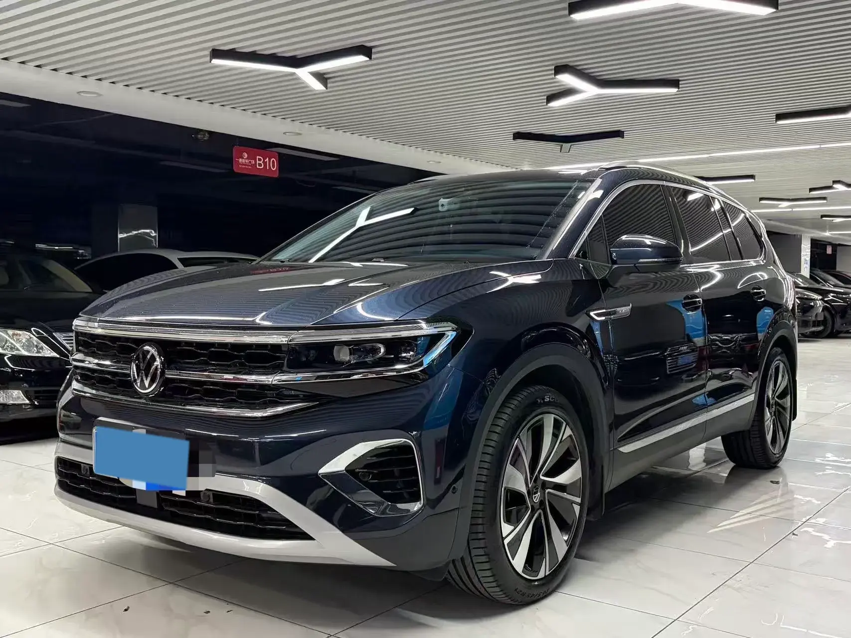 2023 VOLKSWAGEN TALAGON view 1