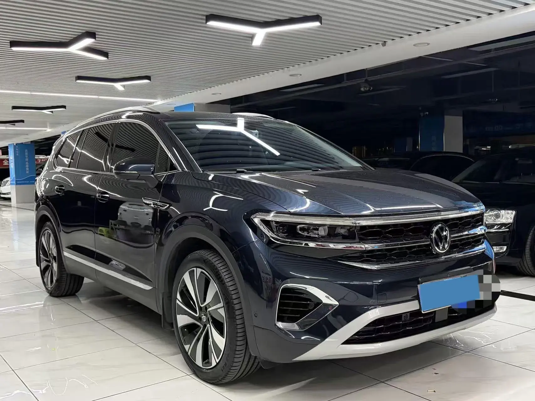 2023 VOLKSWAGEN TALAGON thumbnail 3