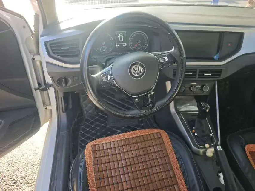 2019 VOLKSWAGEN POLO thumbnail 3