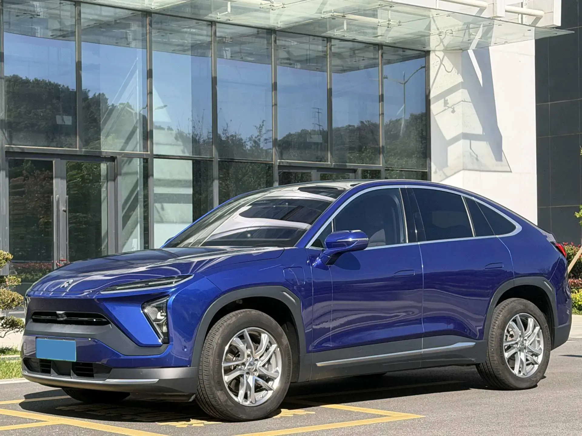 2020 NIO EC6 view 1