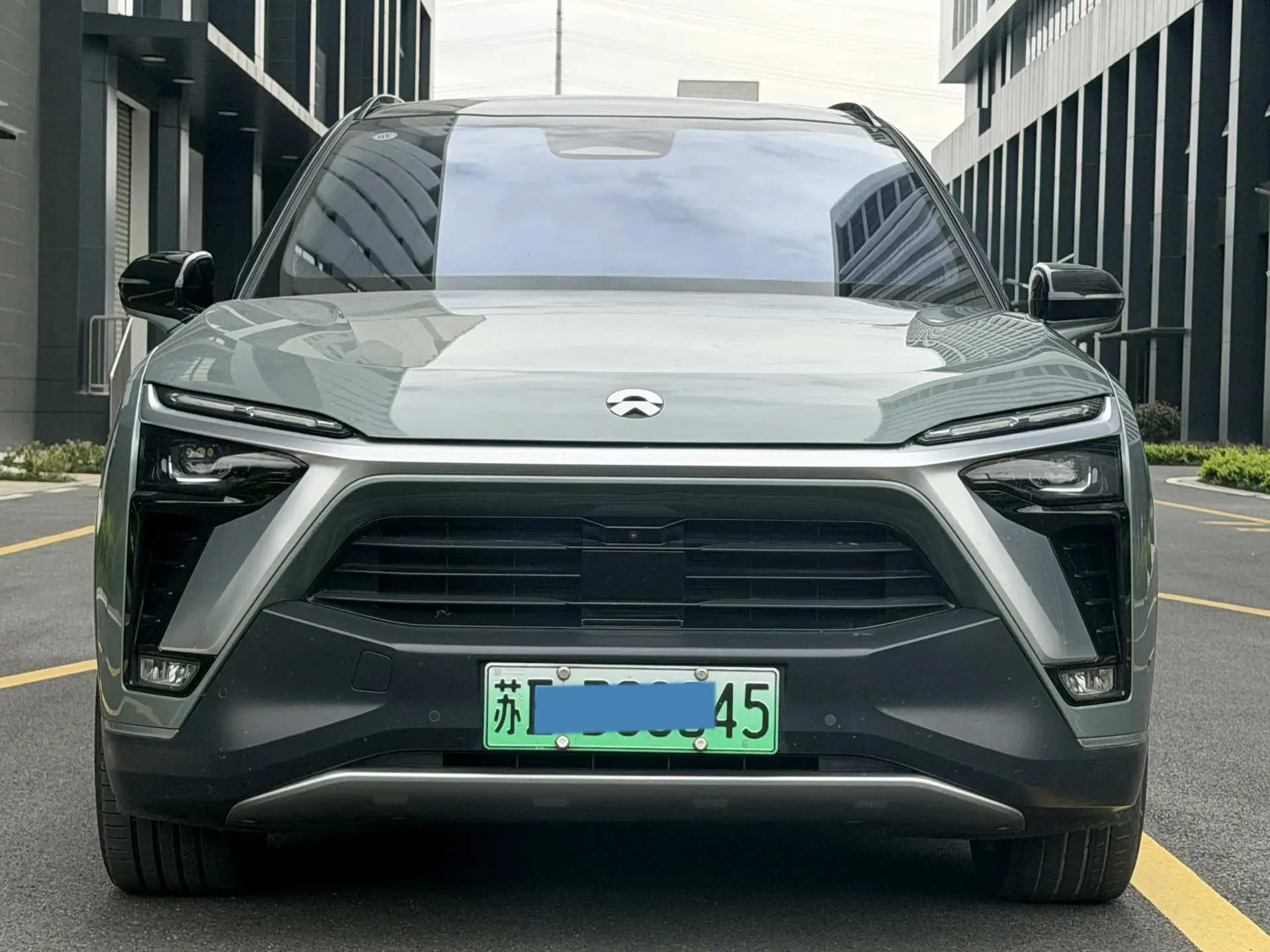 2020 NIO ES8 thumbnail 2