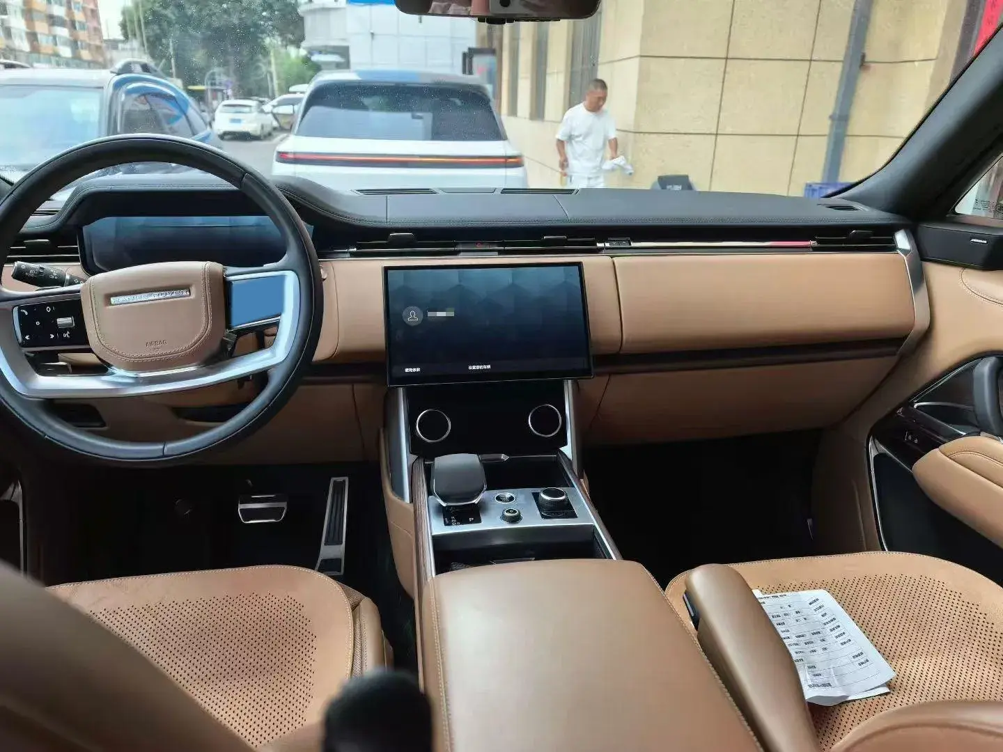 2024 LAND ROVER thumbnail 4