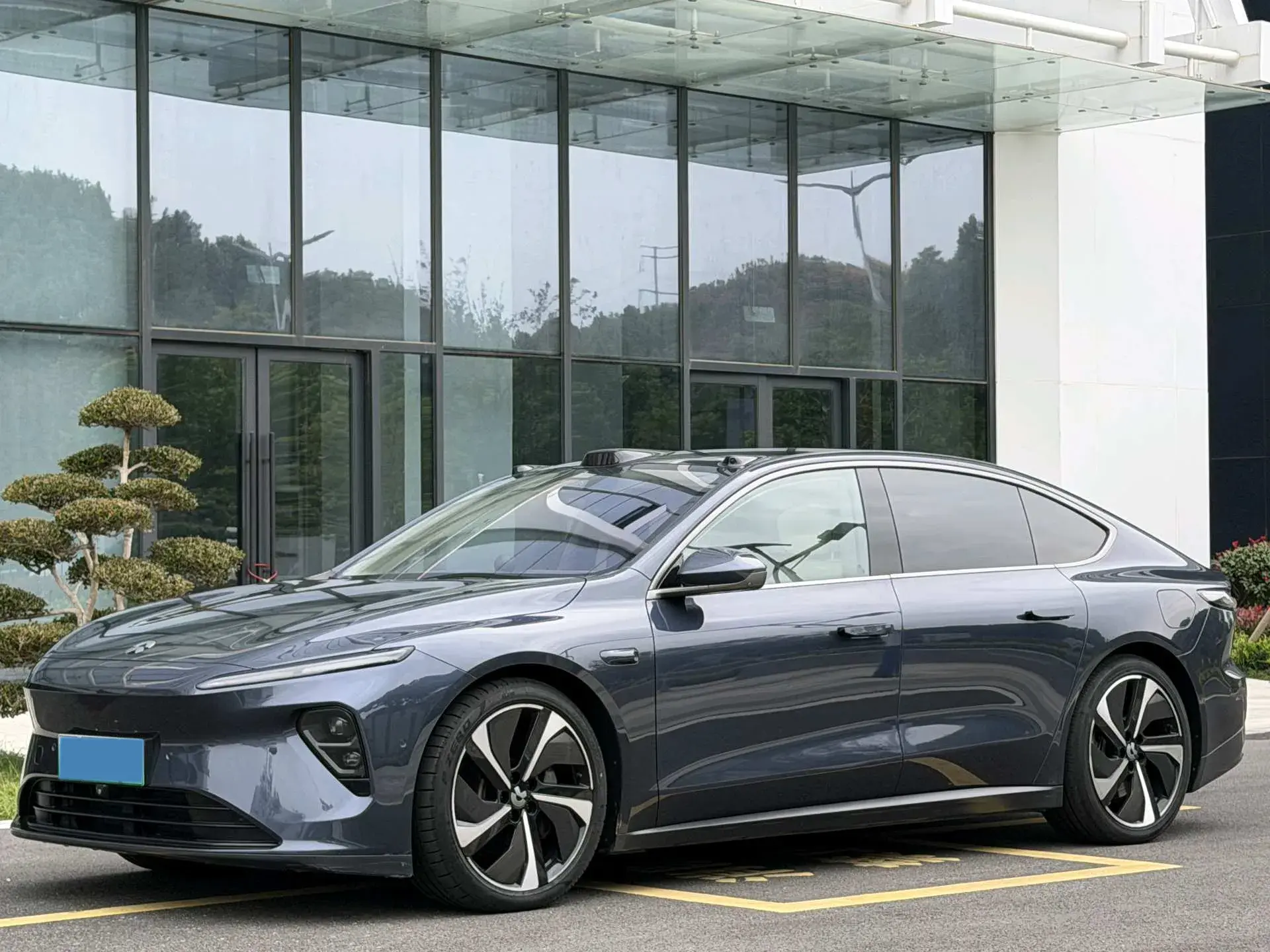 2022 NIO ET7 view 1