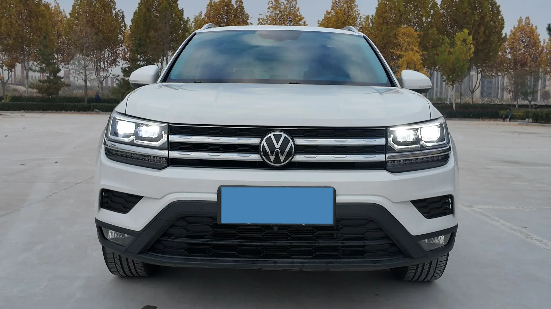 2021 VOLKSWAGEN THARU thumbnail 3