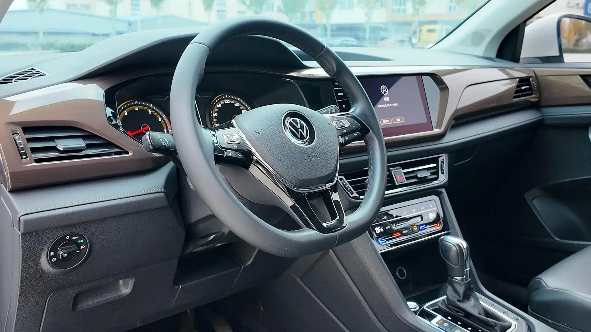 2021 VOLKSWAGEN THARU thumbnail 2