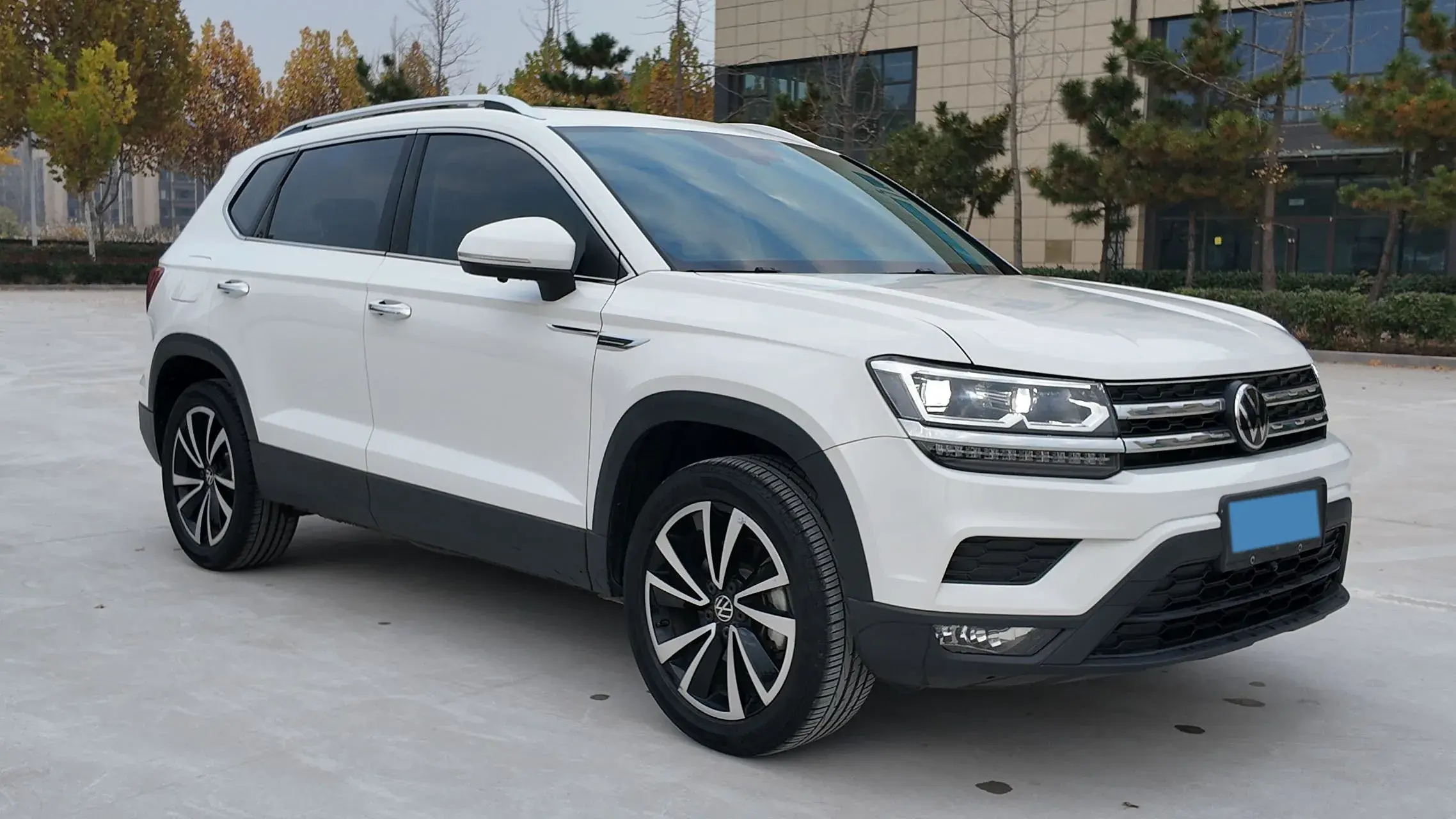 2021 VOLKSWAGEN THARU thumbnail 4