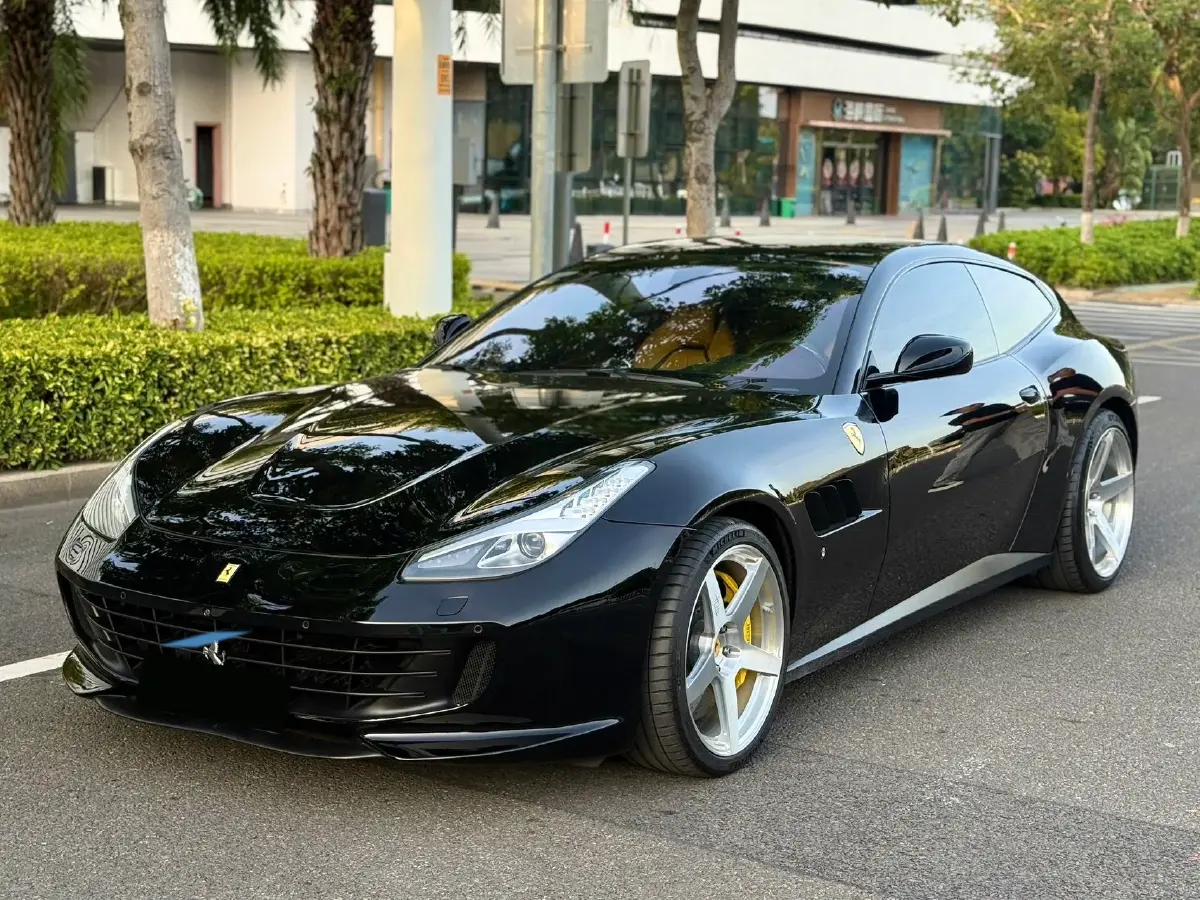 2017 Ferrari GTC4 Lusso 3.9T 609HP V8 7DCT