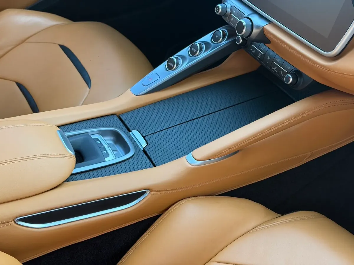 2017 Ferrari GTC4 Lusso 3.9T 609HP V8 7DCT,autocango,china used car exporter,china ev exporter,chinese used car exporter,chinese used ev exporter