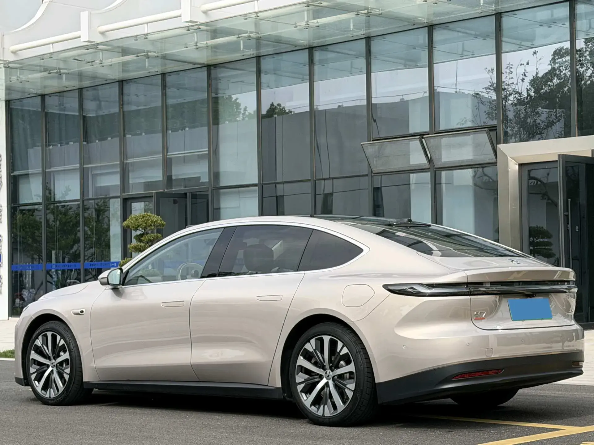 2024 NIO ET7 thumbnail 3