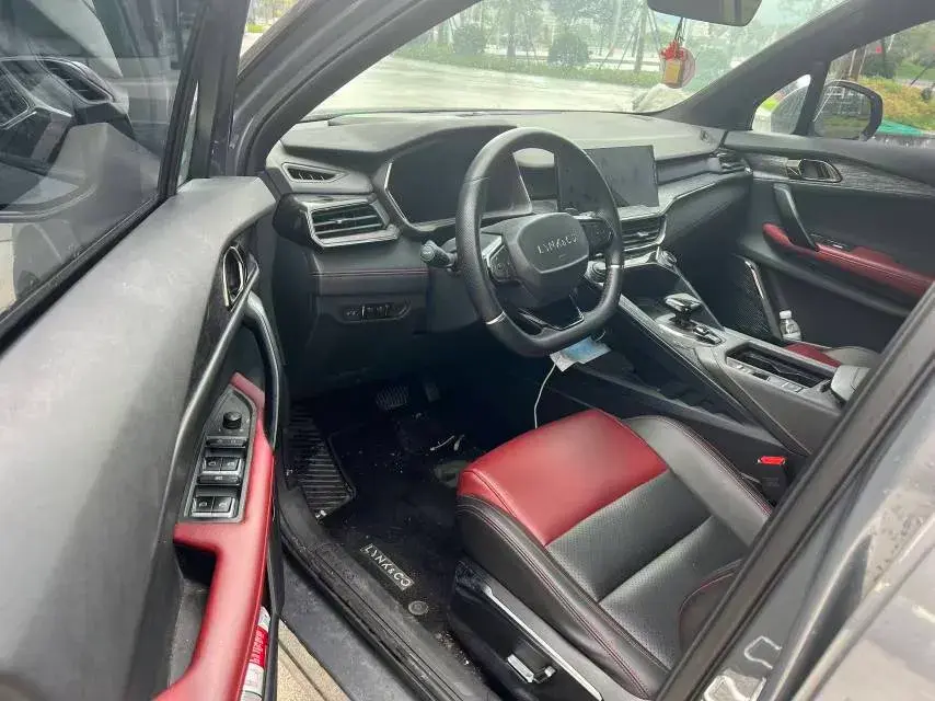 2020 LYNK&CO 06 thumbnail 4