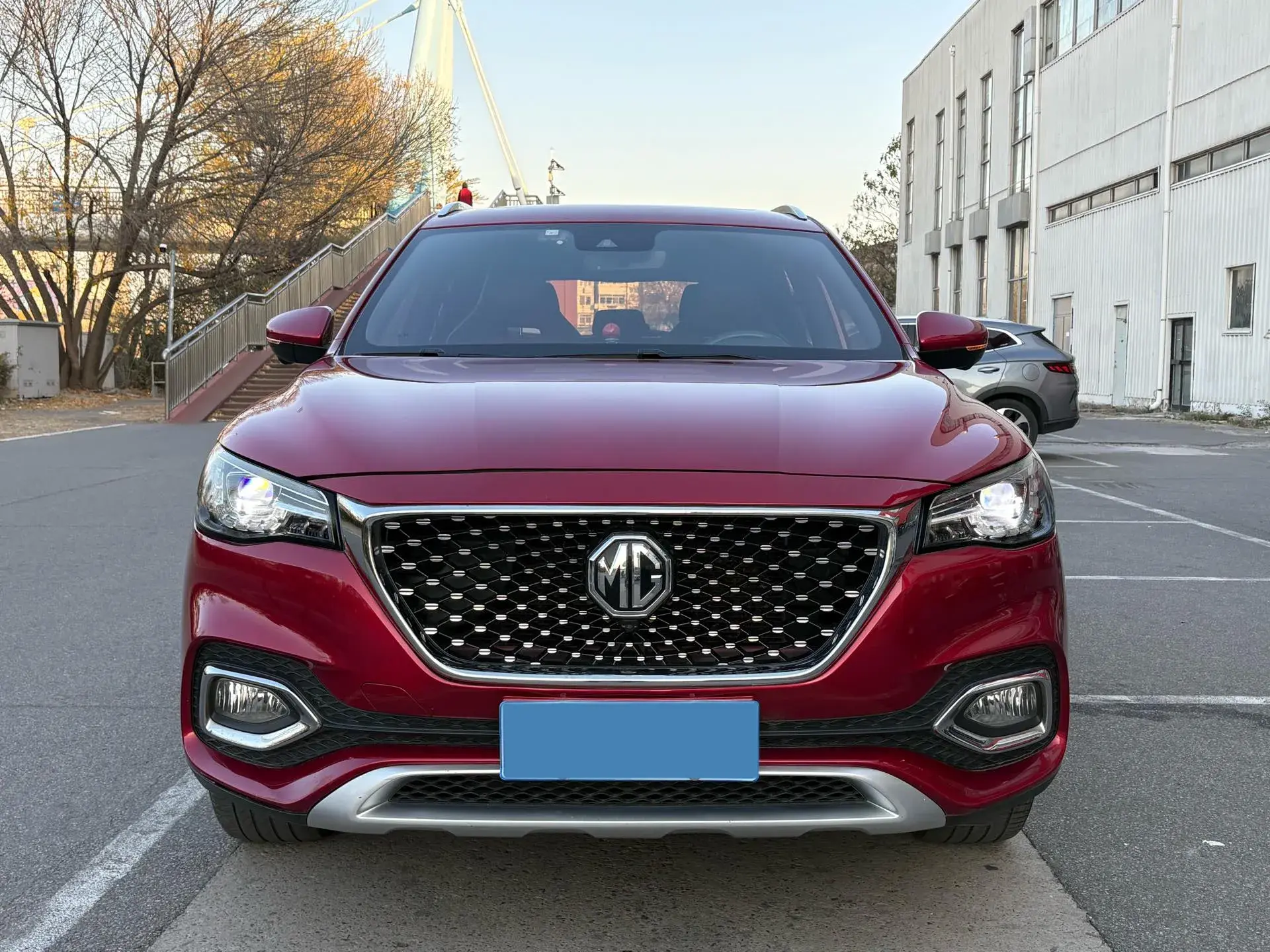 2018 MG HS thumbnail 2