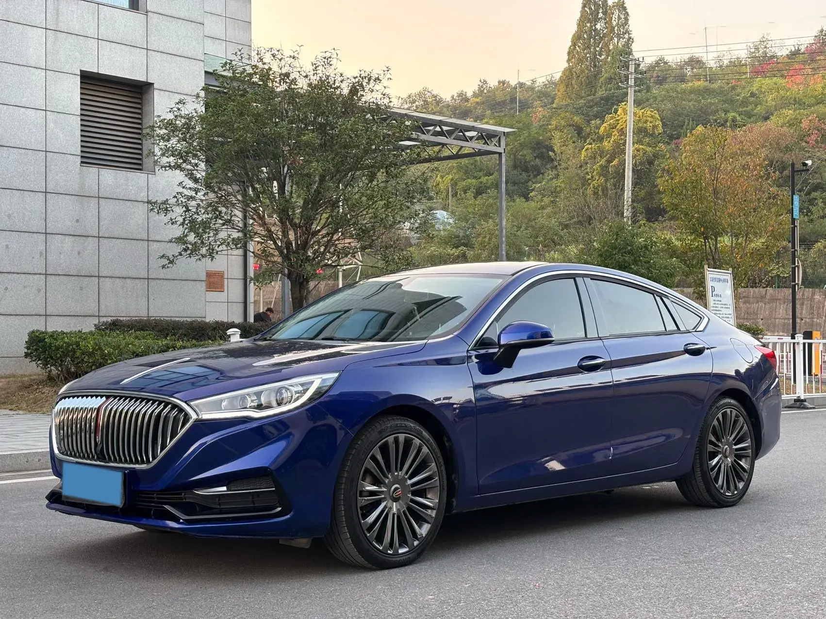 2020 HONGQI H5 view 1