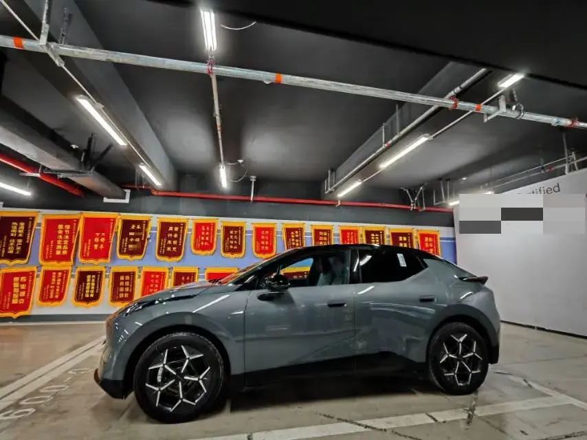 2025 LYNK&CO Z20 thumbnail 3