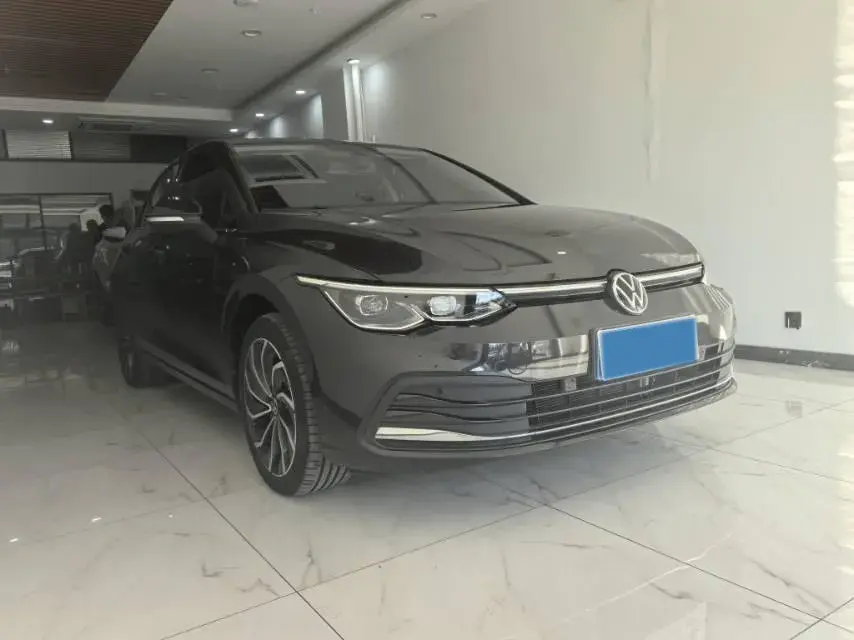 2023 VOLKSWAGEN GOLF thumbnail 3