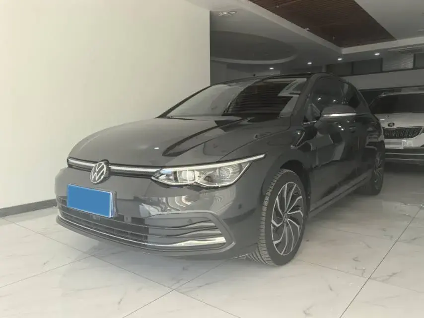 2023 VOLKSWAGEN GOLF view 1