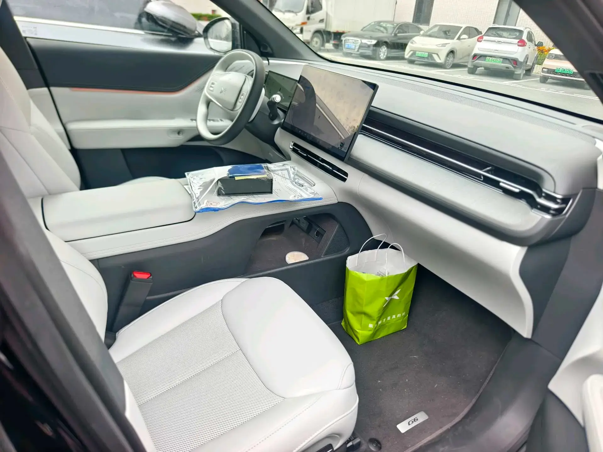 2025 XPENG G6 thumbnail 3