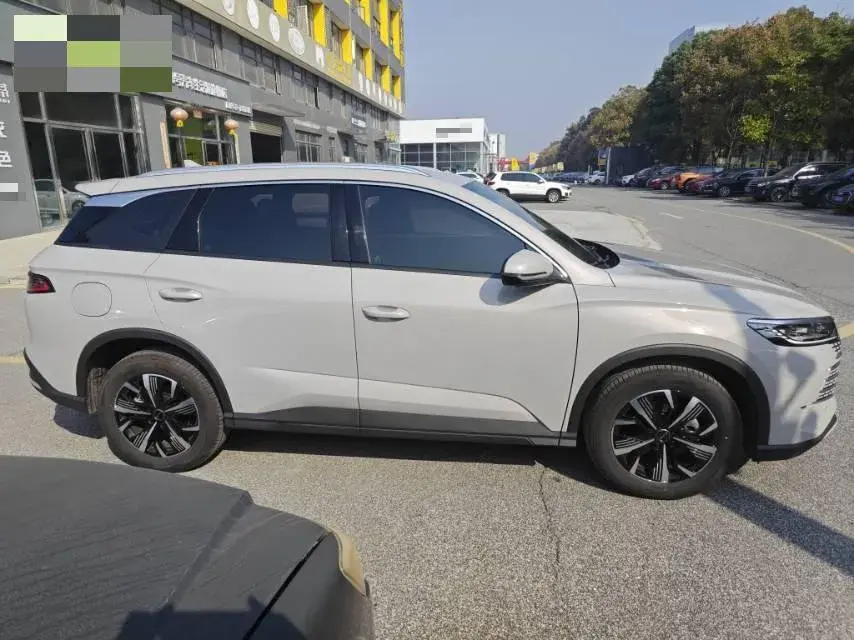 2025 BYD SEA thumbnail 4