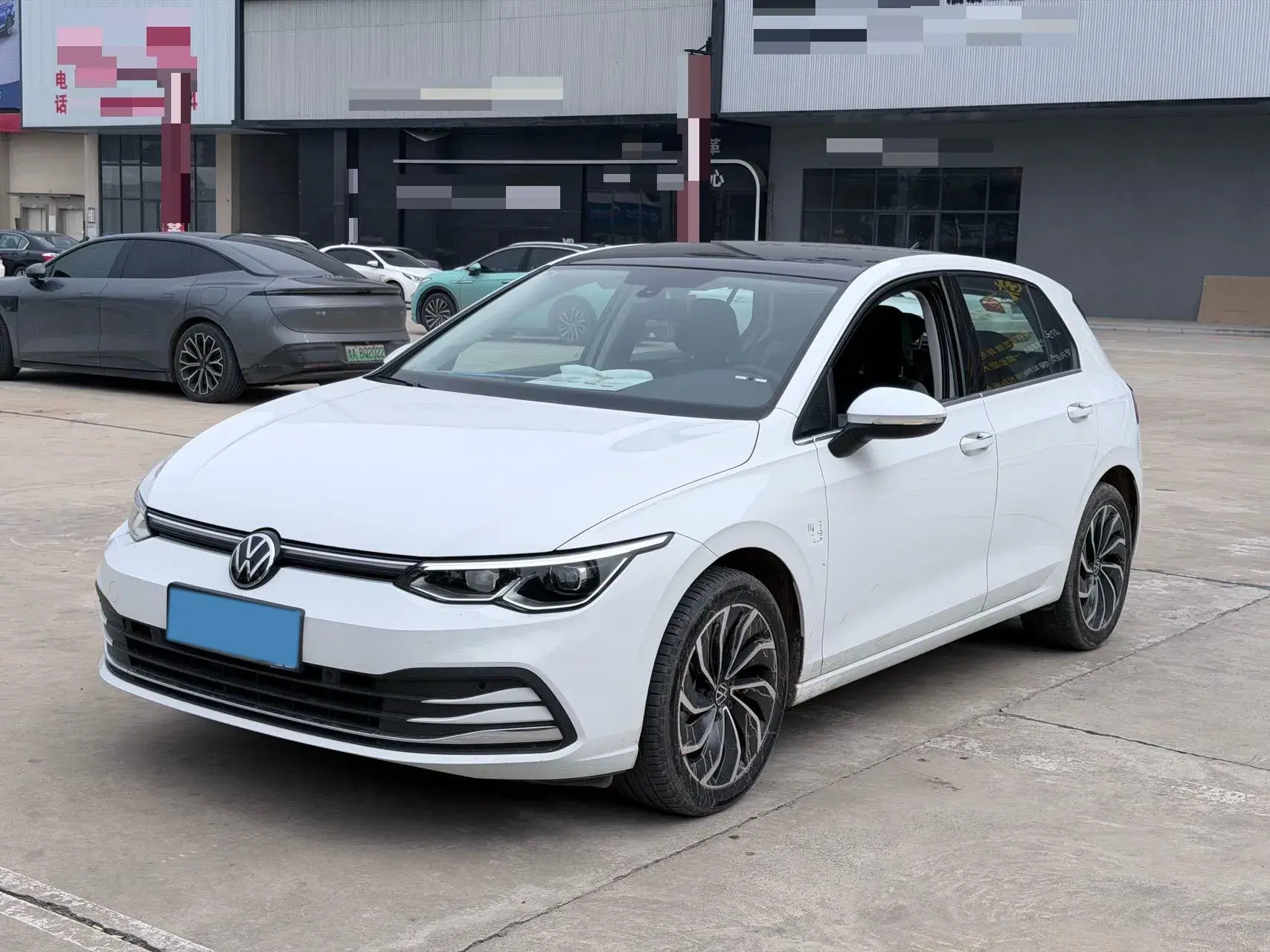 2023 VOLKSWAGEN GOLF view 1