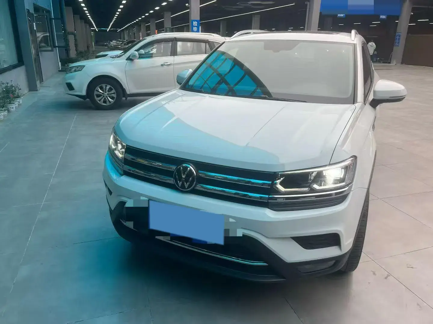 2021 VOLKSWAGEN THARU thumbnail 2