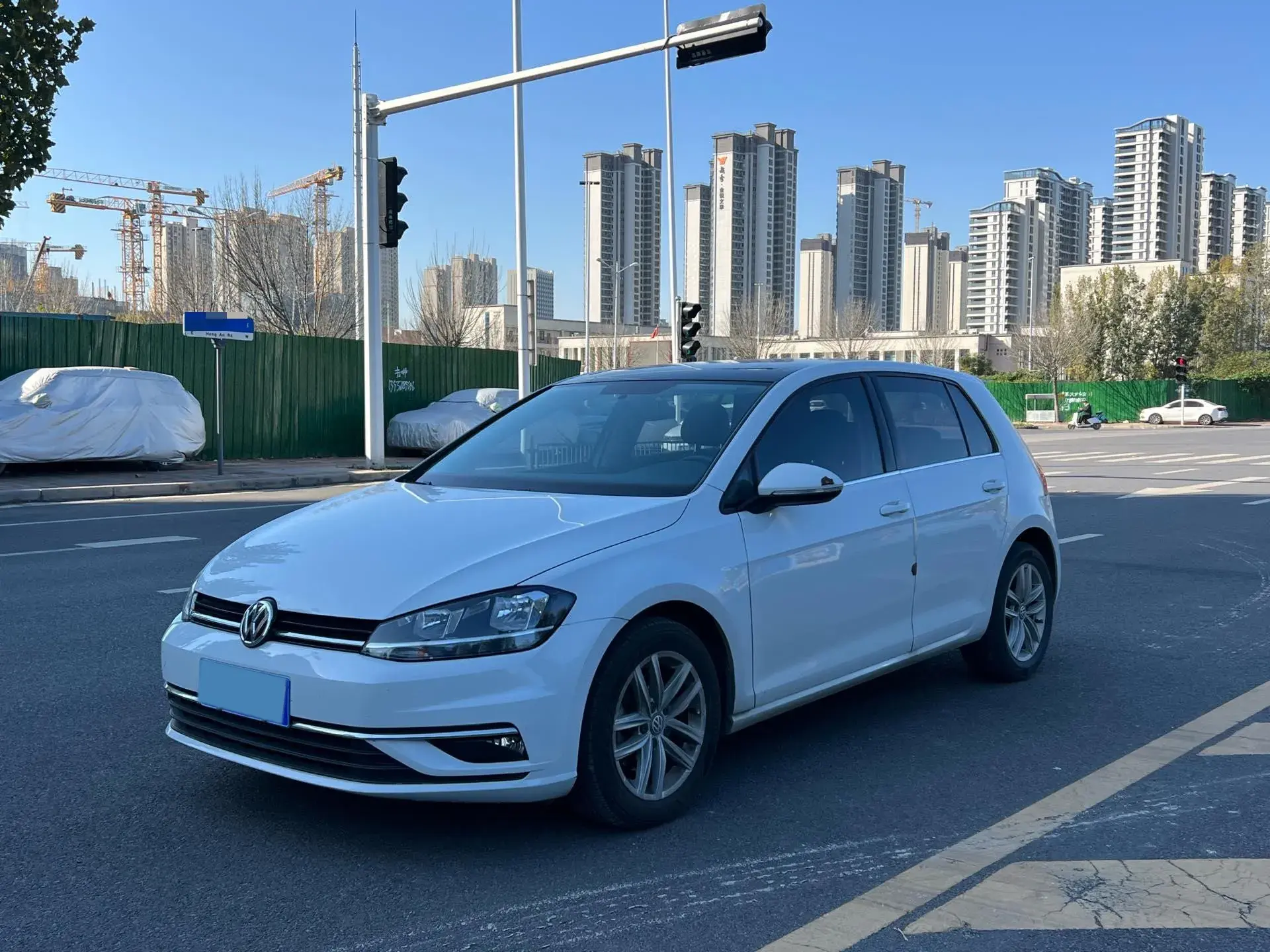 2018 VOLKSWAGEN GOLF view 1